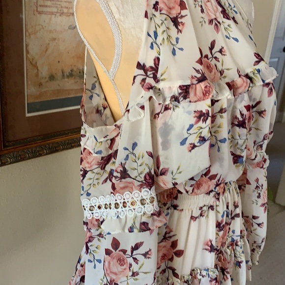 Gorgeous MISA floral dress - Picture 6 of 10